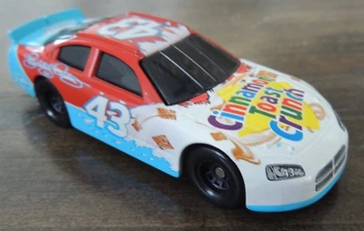 General Mills NASCAR Cinnamon Toast Crunch #43 Petty Loose 1:64 2008 Foto 1 de 4