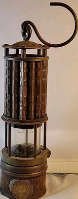 Antigua lámpara de minería WOLF de latón excelente estado carbón/minería de oro 2 etiquetas MIRA WOW Foto 1 de 4