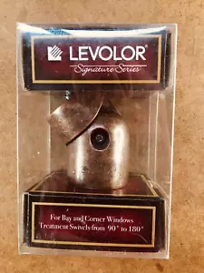 Enchufes giratorios Levolor serie Signature bronce antiguos para ventana de bahía y esquina - Imagen 1 de 5