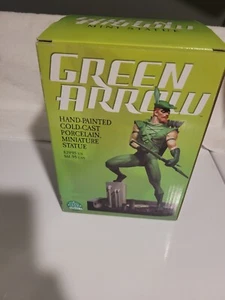 DC Direct Green Arrow handbemalte Statue Kaltguss Porzellan - Bild 1 von 10