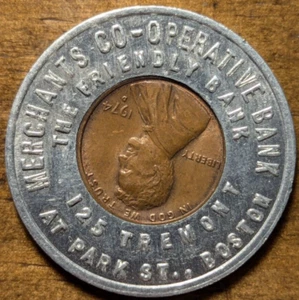 Ficha de centavo cubierta de banco cooperativo de comerciantes MA 1974-D Boston, Massachusetts MA - Imagen 1 de 5
