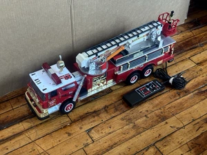 Vintage Metro Fire Rescue Boom Truck #55 Remote w/ Batteries 1988 New Bright - Picture 1 of 15