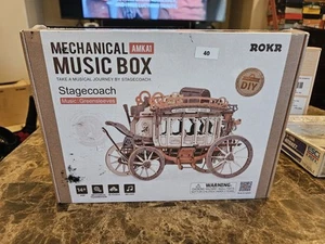 Rompecabezas de madera 3D caja de música mecánica ROKR AMKA1 - diligencia rodante - Imagen 1 de 1