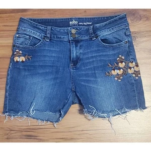 New York & Company Soho Jeans Curvy Boyfriend Floral Brodé Coupe Short - Photo 1/6
