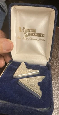 PUNTAS DE CUELLO SUPERPUESTAS DE PLATA ESTERLINA OCCIDENTAL MONTANA SILVERSMITHS GRABADAS CAJA ORIGINAL Foto 1 de 4