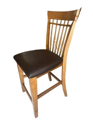 Taburete de mostrador ancho de 24" con respaldo alto con tapicería de cuero Foto 1 de 4