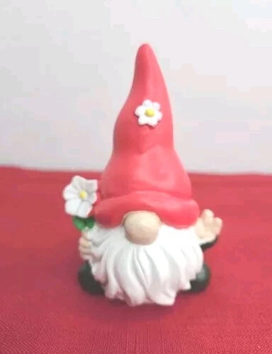 花园侏儒雕像雕像斯堪的纳维亚无品牌红帽子白色花朵4英寸 — 第 1/4 张图片