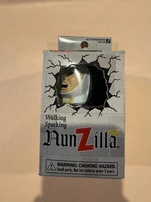 Nunzilla Vintage 1997 Cuerda Caminando Monja Chispeante Juguete Con Caja Foto 1 de 4