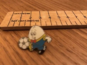 Humpty football Enamel pin Badge CHUK 1995 - Picture 1 of 2