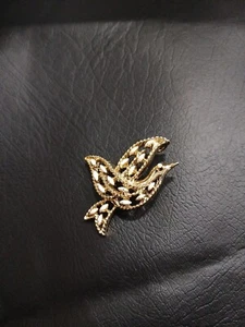 Dove Bird Brooch Pin or Pendant Gold tone Color Enamel MCM signed Gerry's - Picture 1 of 3
