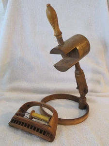 Antique Treen Ware Wooden Sewing Clamp & Weaving Tool Shuttle Notions - Picture 1 of 8