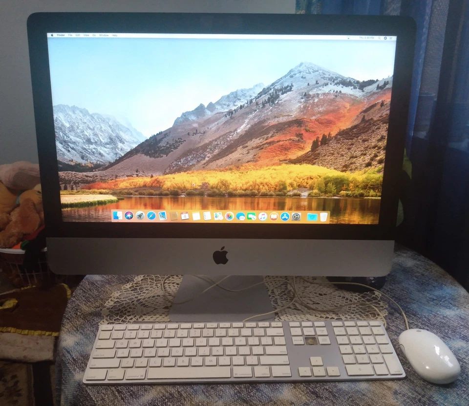 Apple iMac  21.5" Mac OS X High Sierra Keyboard Mouse Core i5 8GB RAM 500 GB HDD - Image 1 of 4