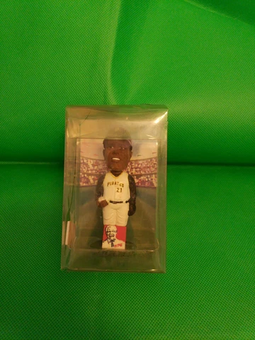 Roberto Clemente Pirates Mini Bobble PIRATES MINI KFC BOBBLE ORIG BOX Cover