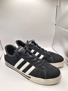 Adidas Daily Team schwarz weiß Freizeit Wildleder Schuhe Turnschuhe Herren Größe 13 - Bild 1 von 6