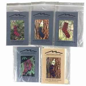 Juego de 5 patrones de tejido de calcetín para adultos de Mountain Colors hilos escalera de peces trenza - Imagen 1 de 15