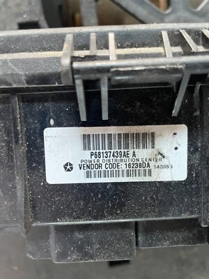 OEM 14 JEEP GRAND CHEROKEE 3.6L MOTOR CAJA FUSIBLES RELÉ DE UNIÓN P68137439AE Foto 1 de 3