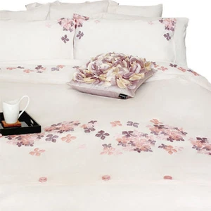 Cotton Quilt or Doona Cover Floral Pink fabric embroidered appliqué on White - Picture 1 of 1