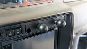 1995-1997 Landcruiser Double Ram Ball Dash Mount - Picture 1 of 3