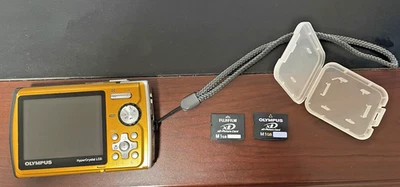 Cámara digital Olympus Stylus 850 SW y (2) tarjetas xD de 1 GB - naranja - sin cargador Foto 1 de 3