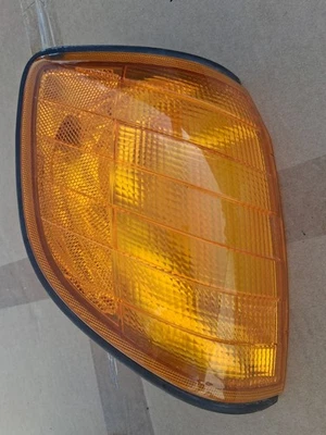 91-96 Mercedes Benz  W140 turn signal  RIGHT - Image 1 of 2