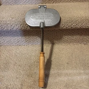 Vintage Vitantonio #1 Pizzelle Waffle Cast Metal Iron Maker - Picture 1 of 5