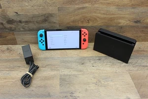 Nintendo Switch OLED modello HEG-001 console portatile - rosso e blu - Foto 1 di 8