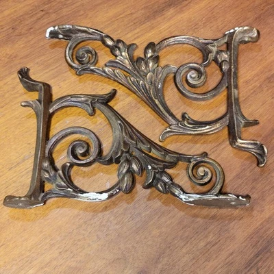 Par de soportes de estante de ménsula de bronce de metal Art Nouveau antiguos a juego salvamento Foto 1 de 4