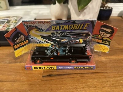 CORGI MODEL CLUB EXCLUSIVE No 267 MATT BLACK BATMOBILE WITH COA   - Image 1 of 4