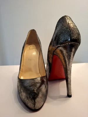 chaussures femmes Louboutin - Photo 1/3