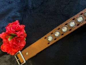 Cinturón de cuero Holister con tachuelas y joyas - Imagen 1 de 16