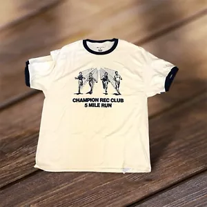 Neu mit Etikett Champion Herren Large Ringer T-Shirt Rec Club 5 Mile Run Grafikdruck cremefarben - Bild 1 von 8