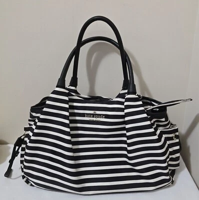 Bolsa de pañales KATE SPADE STEVIE de lujo grande de nailon a rayas blancas y negras, probablemente usada Foto 1 de 4