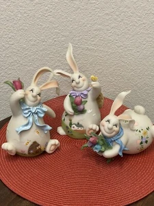 Vintage 2004 Home Interiors-Celebrating Easter, 3pc Bunny Figures 11093 - Picture 1 of 18
