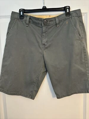 Pantalones cortos vintage Levis para mujer talla 12 cintura verde 34” entrepierna 10” etiqueta blanca. Foto 1 de 4