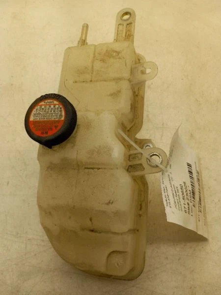 MONTAJE DEPÓSITO REFRIGERANTE RADIADOR TOYOTA MIRAI 16-19  Foto 1 de 4