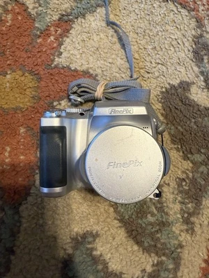 Fujifilm FinePix S Series S304 Zoom 3.2MP Digital Camera - Silver - Image 1 of 2