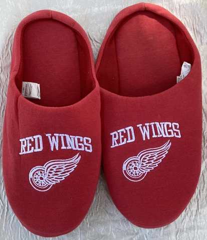 Detroit NHL Forever Red Wing Men’s Cloth Slippers Size Large 11 - 12  Hard Sole Cover