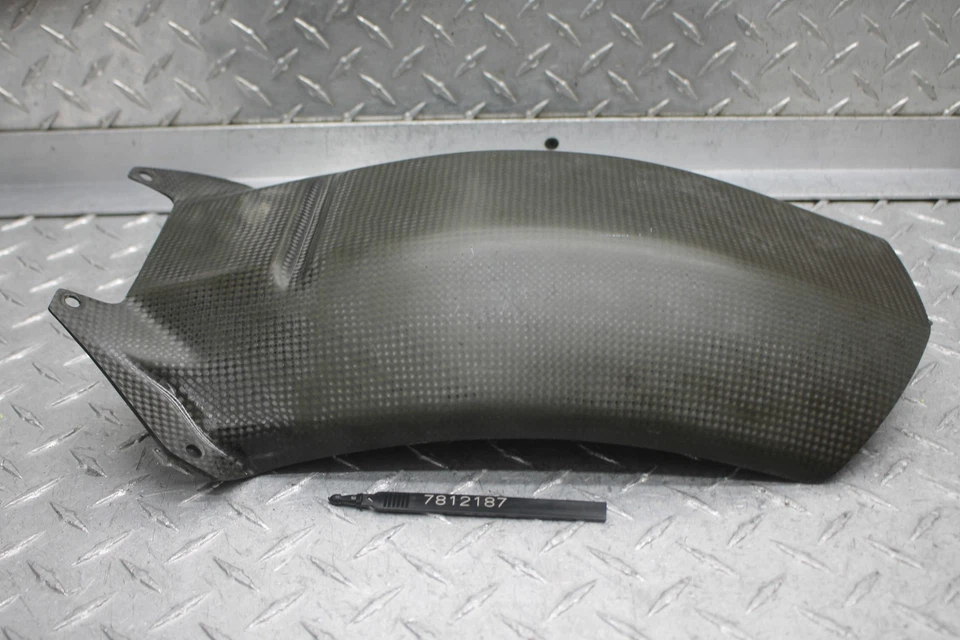 2004 年 4 月 RSV1000 MILLE R 赛车碳水化合物纤维后挡泥板 MUD Guard 103609 — 第 1/4 张图片