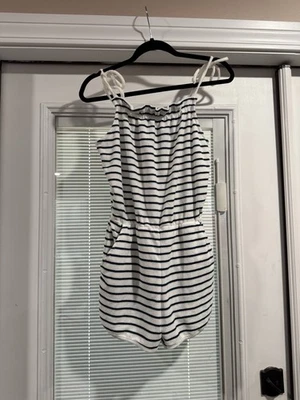 Mameluco a rayas Jessica Simpson talla pequeña para mujer Foto 1 de 3