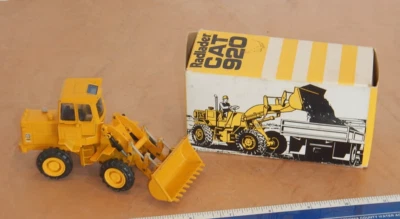 VINTAGE DIECAST CAT 920 WHEEL LOADER, RADLADER, 1:50, MADE IN WEST GERMANY, NOS - Image 1 of 4