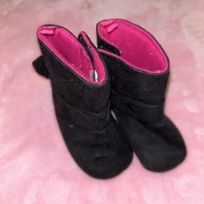 Botas para bebé/niña pequeña talla 3 negras con interior rosa, lazos en el tacón Foto 1 de 4