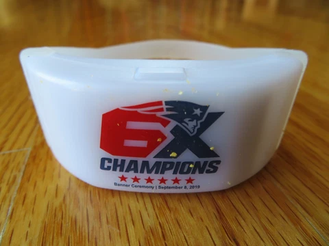 NEW ENGLAND PATRIOTS Super Bowl LIII 6x Champions Lighted Bracelet TOM BRADY Cover