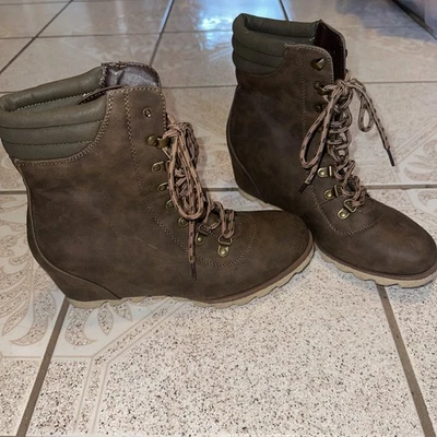 Botas de combate de cuero sintético marrón con cordones tacón cuña para mujer talla 8 Foto 1 de 4