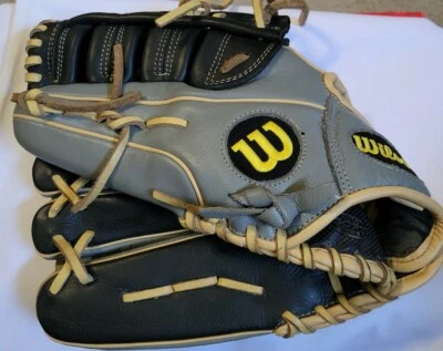 Guante de béisbol Wilson A500 Youth 12,5" Outfield, se adapta a la mano derecha negro - gris Foto 1 de 4