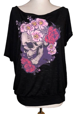 Torrid 黑色头骨带粉红色玫瑰超柔软露肩短袖上衣 0 码 — 第 1/4 张图片