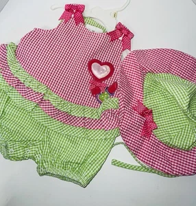 De colección Nuevo con Etiquetas Ediciones Raras Guinga 2 piezas Conjunto Sombrero Vestido 6M Lápiz Labial Corazón ROSAS VOLANTES - Imagen 1 de 8