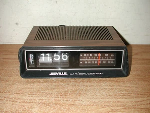 DE COLECCIÓN SEVILLA AM/FM ALARMA DIGITAL RELOJ ABATIBLE RADIO MODELO 3203-DCR - Imagen 1 de 9