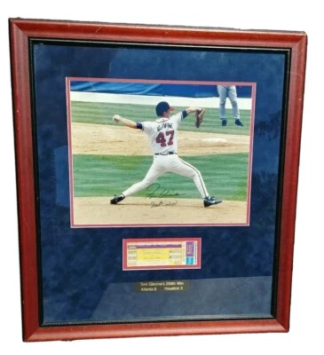 Foto autografiada de Tom Glavine y boleto de juego 200ª victoria enmarcada y enmarañada Foto 1 de 4
