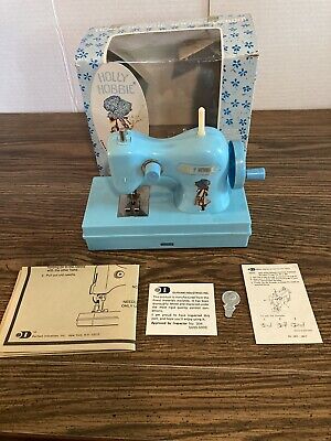 Vintage Holly Hobbie Hand Operated Sewing Machine (Missing Table Clamp) W/ Box • 20€