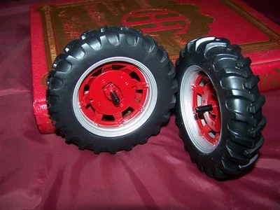 Piezas, Ruedas traseras Prestige International Hydro 70, 1/16, Ertl, Bonitas, IH personalizadas Foto 1 de 2